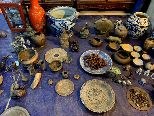 Thế Giới Đồ Cổ được biết đến là một trong những địa chỉ chuyên kinh doanh buôn bán những sản phẩm đồ gốm sứ cổ có giá tr