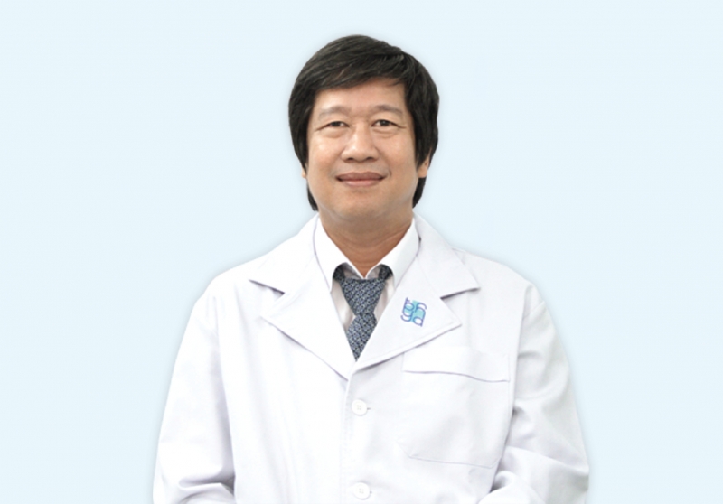Hiện tại bác sĩ Minh hiện là trưởng khoa Da liễu của Bệnh viện Đại học Y dược TPHCM