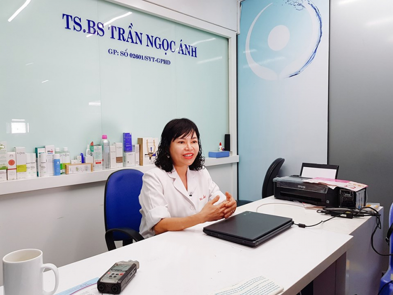 Bác sĩ da liễu giỏi TPHCM Trần Ngọc Ánh có học vị Thạc sĩ, hiện tại đang làm việc tại Bệnh viện Da liễu TPHCM