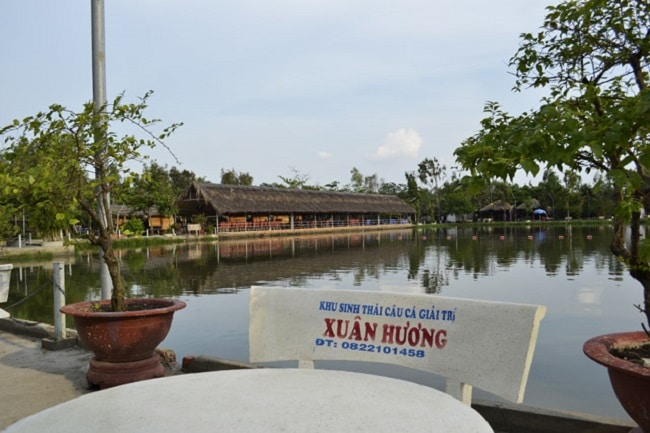 Địa điểm câu cá giải trí ở TPHCM Xuân Hương là được thiết kế kết hợp giữa một khu sinh thái