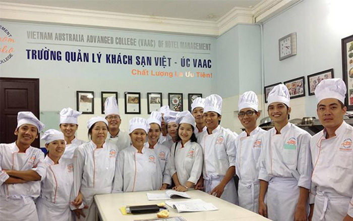 Trường quản lý khách sạn Việt Úc là câu trả lời hoàn hảo cho bạn nếu bạn còn đang băn khoăn học làm bánh ở đâu tốt nhất TPHCM