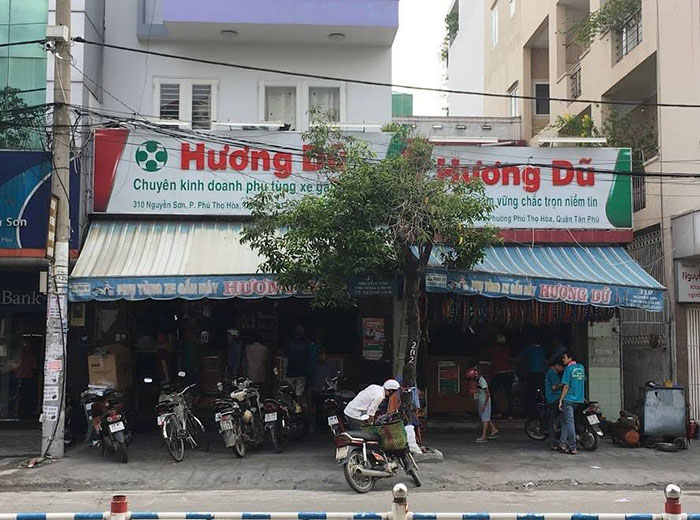 Phụ Tùng Hương Dũ là một cửa hàng chuyên kinh doanh phụ tùng xe máy tại TPHCM, thời gian làm việc từ 7 giờ sáng đến 8 giờ tối từ thứ 2 đến chủ nhật